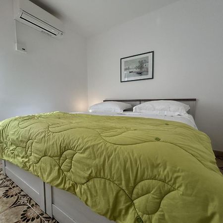 Azure Apartments By The Sea Near City Omiš Exterior foto